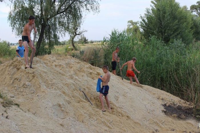 Делаем пляж на речке своими руками