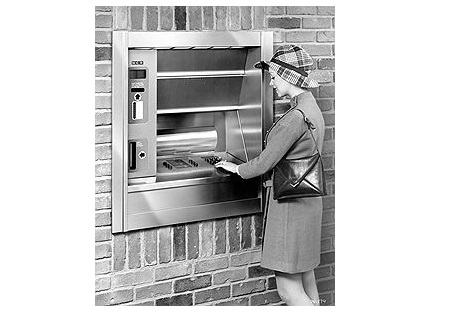 Первый в мире банкомат