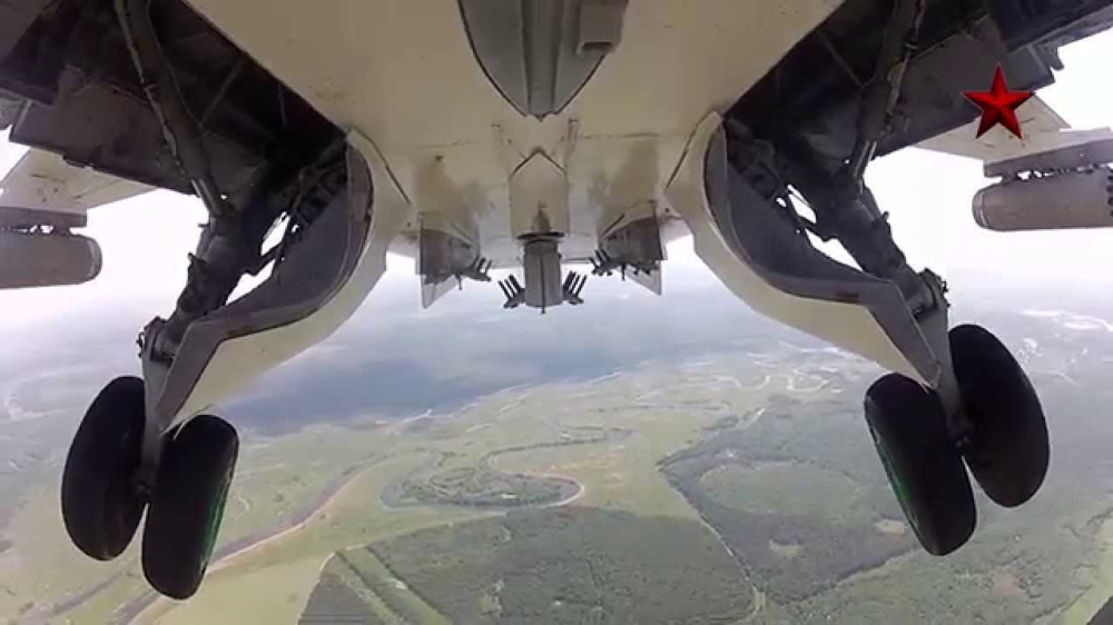 Отработка бомбового удара Су-24 на «Авиадартс-2014»  