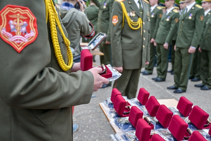 Выпускники Военной академии получили офицерские погоны