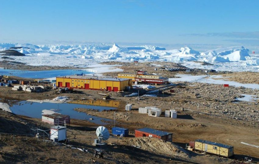 Жизнь в Антарктиде, суровый ледяной континент.