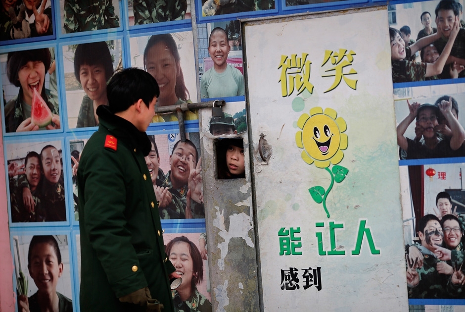 Как в Китае лечат подростков от интернет-зависимости