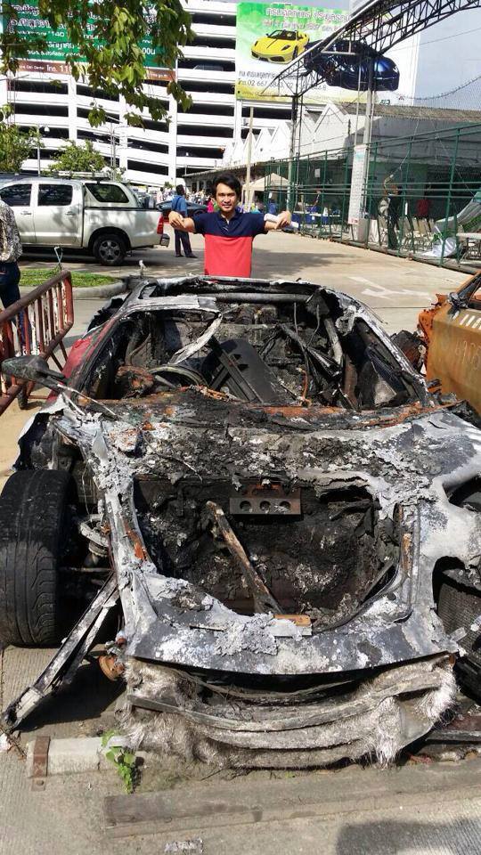 В Тайланде сгорело несколько суперкаров на автовозе