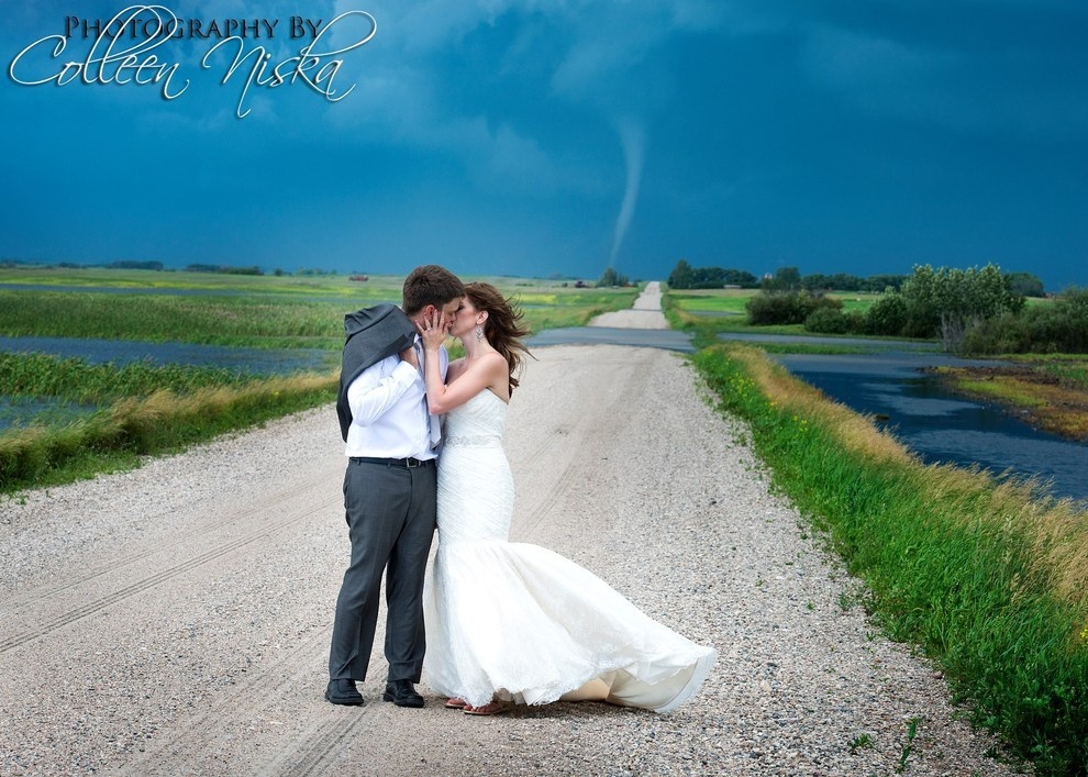 Свадебная фотосессия во время торнадо
