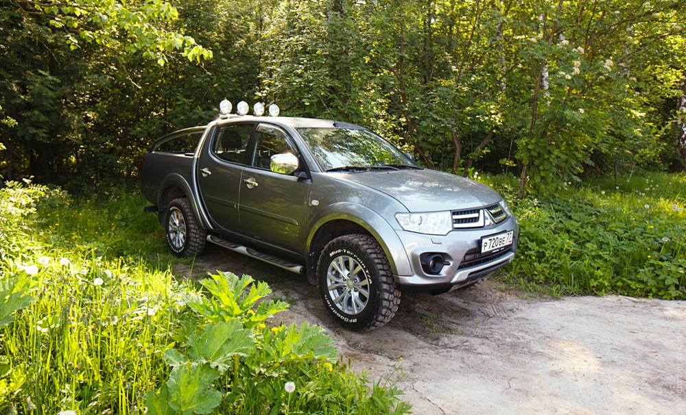 Mitsubishi L200: Ударим пикапом по бездорожью