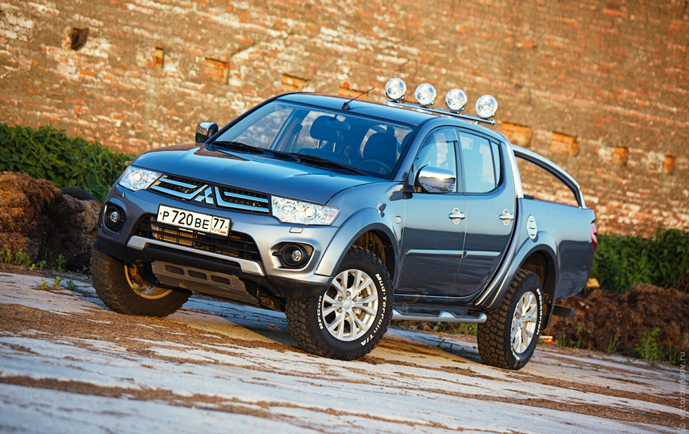 Mitsubishi L200: Ударим пикапом по бездорожью