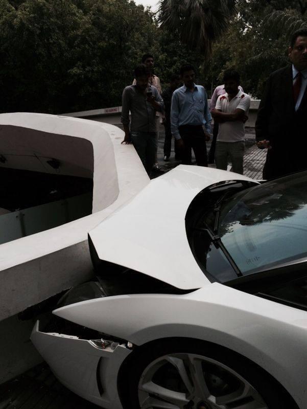 В Индии сотрудник отеля разбил Lamborghini клиента