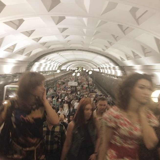 В московском метро поезд сошел с рельсов