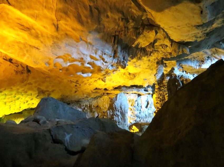 Пещера бухты Халонг. Вьетнам