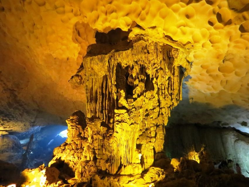 Пещера бухты Халонг. Вьетнам