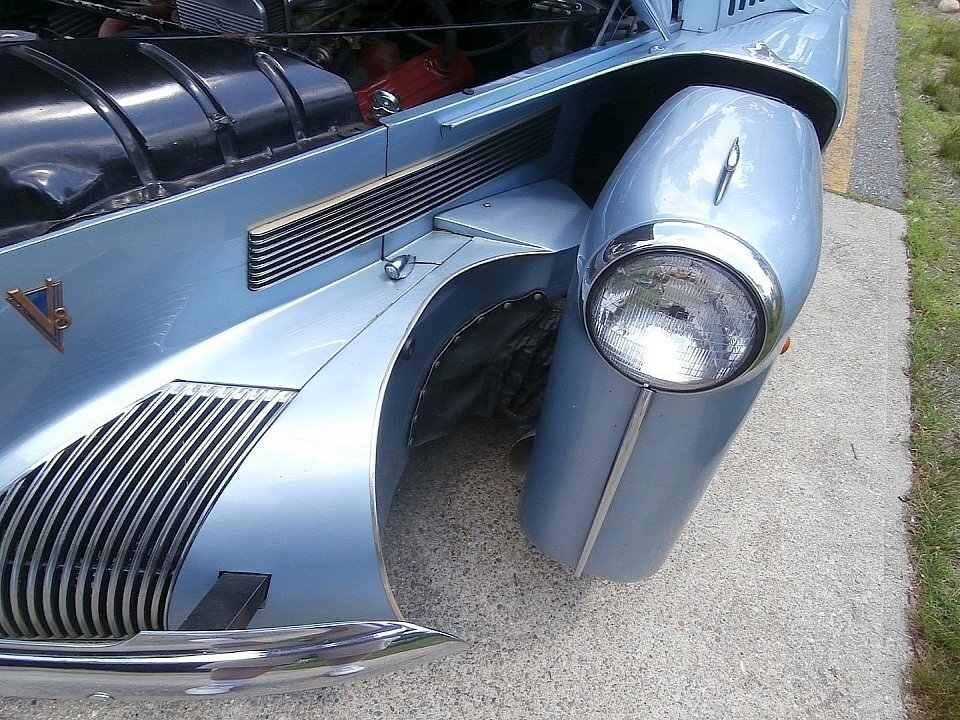 Реплика Tucker Torpedo 