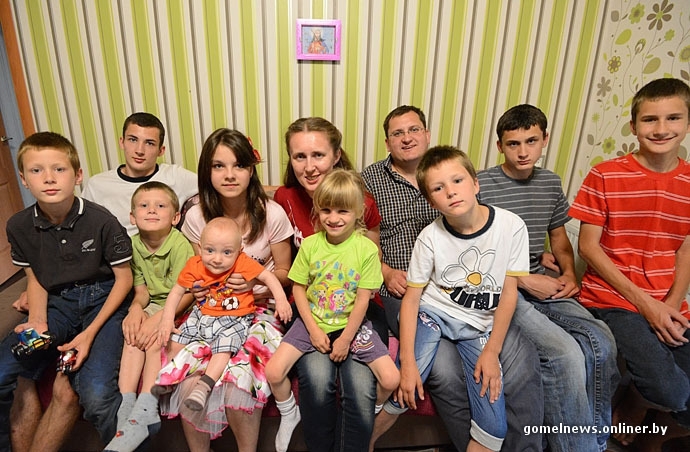 Репортаж: как живет белорусская семья, в которой 11 детей