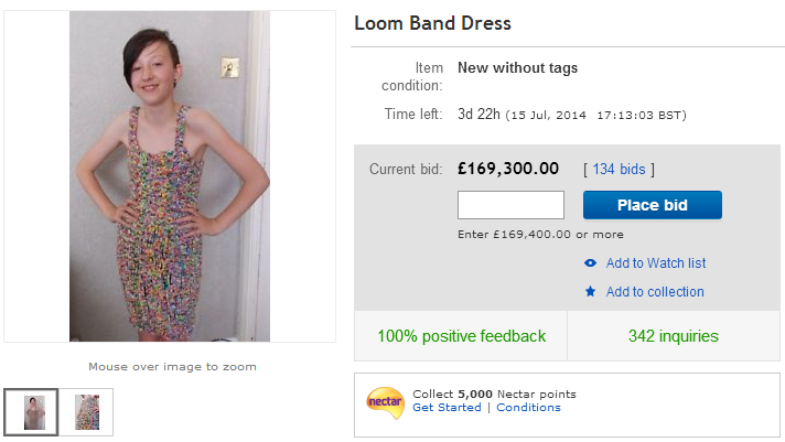 Платье из резиновых браслетиков за 170000 фунтов