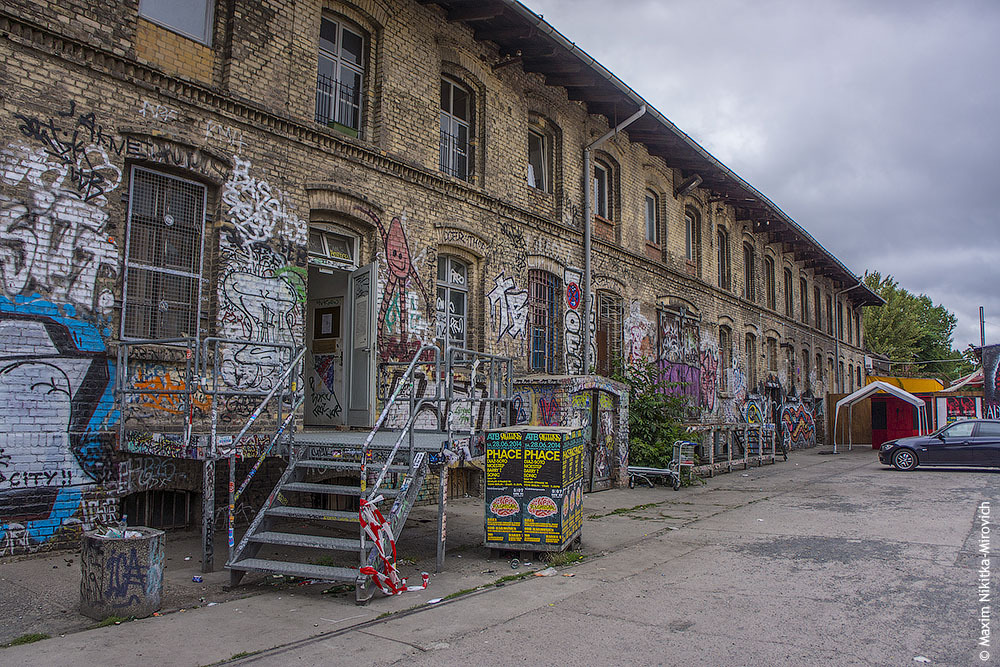 Заброшенный дом в Берлине и квартиры сквоттеров