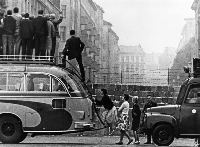 Фотографии строительства Берлинской стены