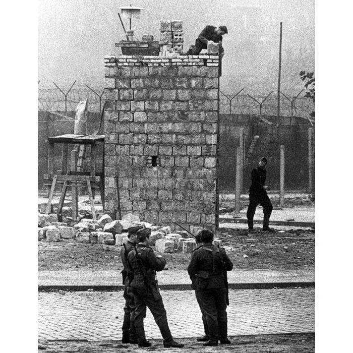 Фотографии строительства Берлинской стены