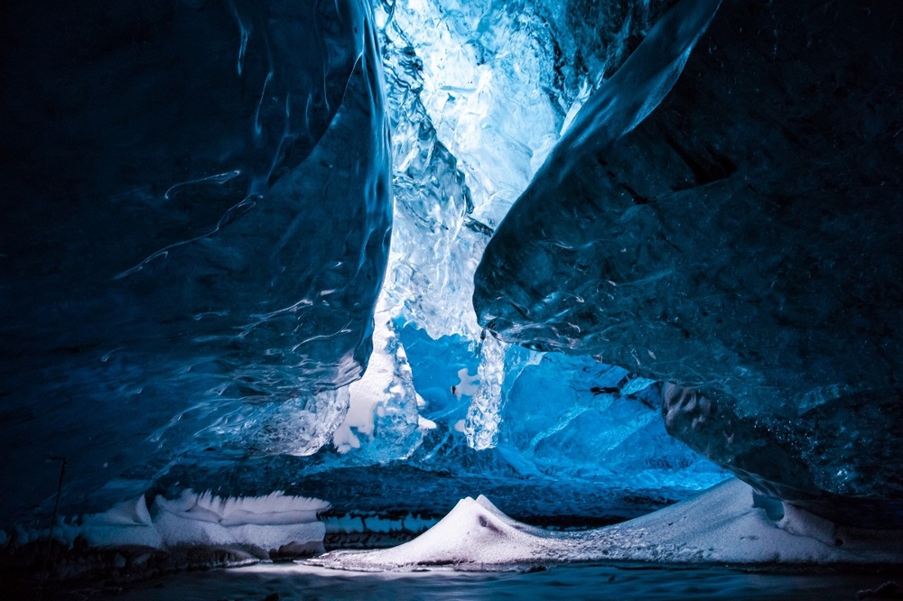 Лазурные пещеры ледника Ватнайёкюдль
