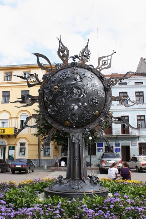Необычные памятники и скульптуры Украины