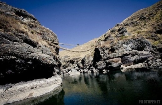 Подвесной мост ручной работы в Перу