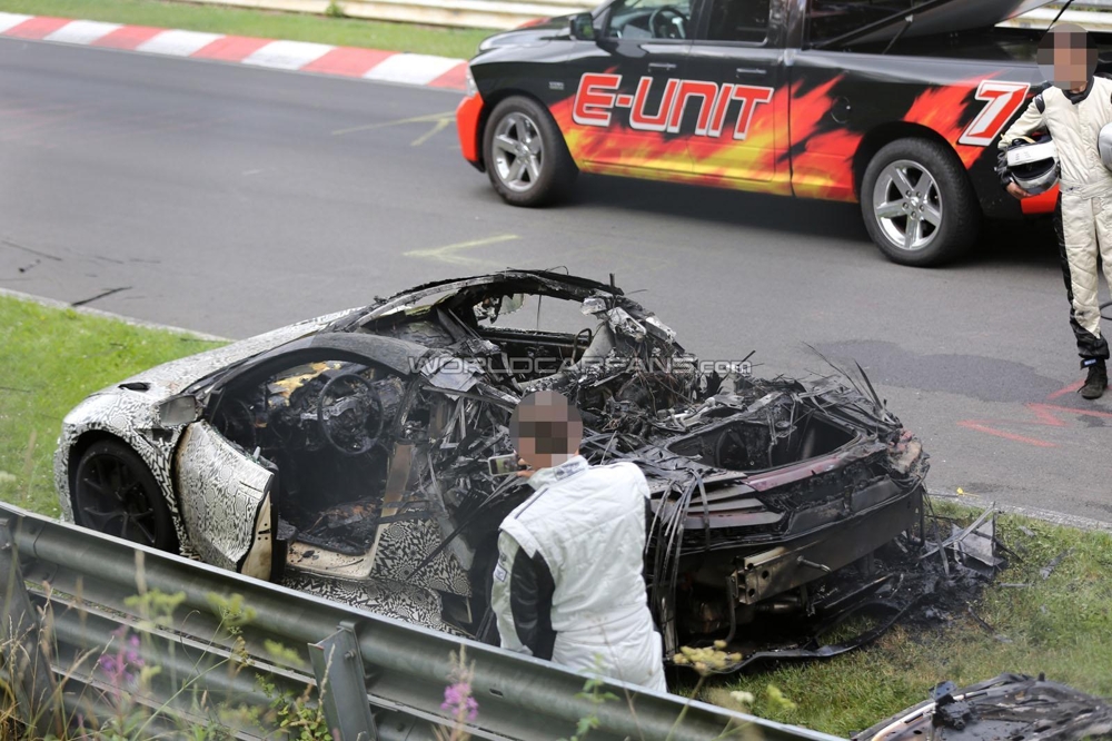 На Нюрбургринге загорелся прототип Acura NSX