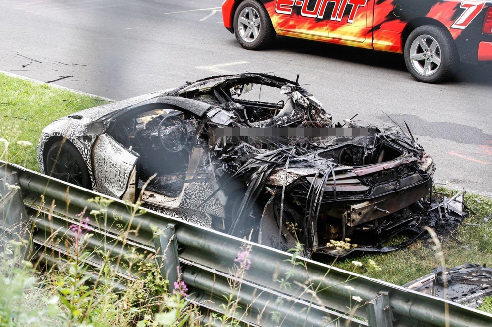 На Нюрбургринге загорелся прототип Acura NSX