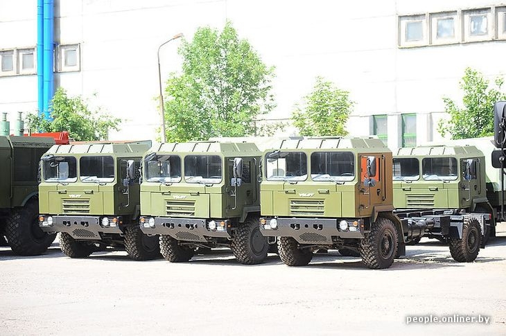 Минский завод колесных тягачей