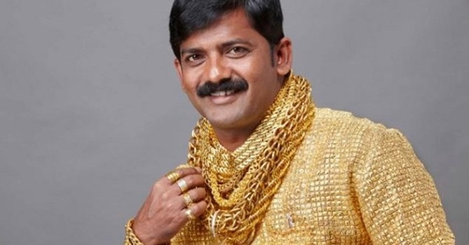 Датта Пхудж - индиец, который носит рубашку из чистого золота