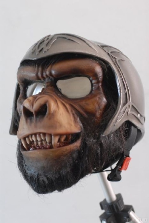 Злые и страшные мотоциклетные шлемы