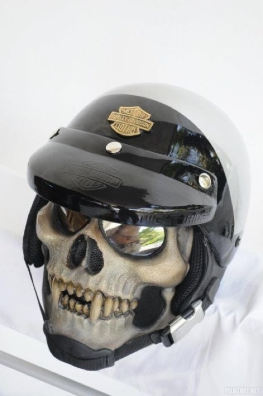 Злые и страшные мотоциклетные шлемы