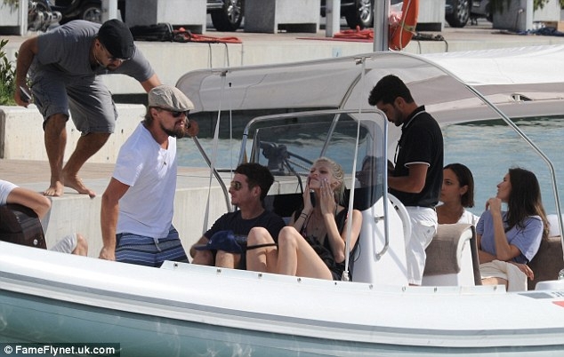 Леонардо Ди Каприо с подругой отдыхают на яхте