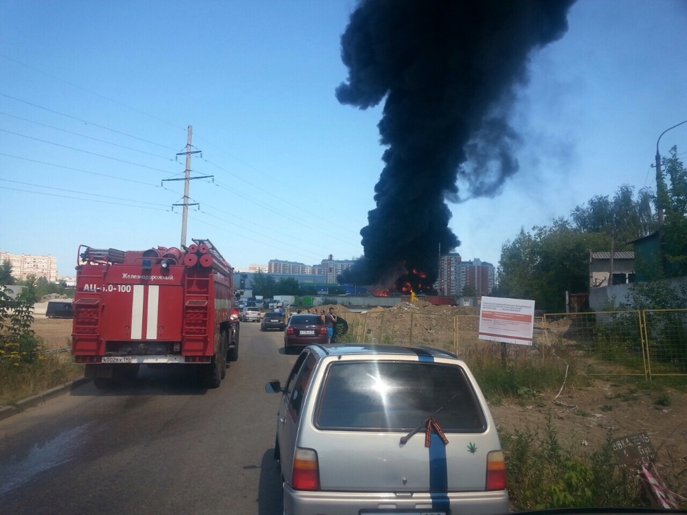 Пожар в Железнодорожном на складе лакокрасочных изделий