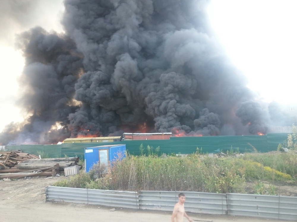 Пожар в Железнодорожном на складе лакокрасочных изделий