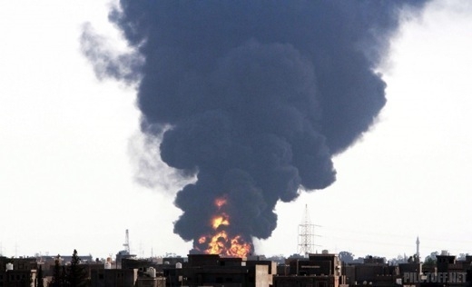 Ливия, огонь "из-под контроля" на складе горючего в Триполи