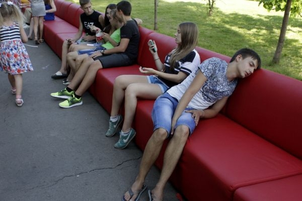 В Саратове построили самый длинный в мире диван