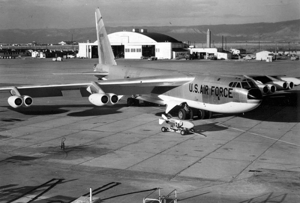 Американский B-52 против российского Ту-95
