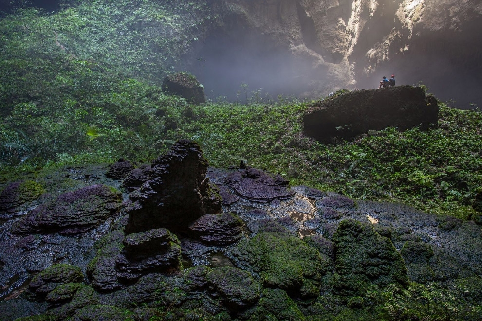 Внутри самой большой в мире пещеры Шондонг