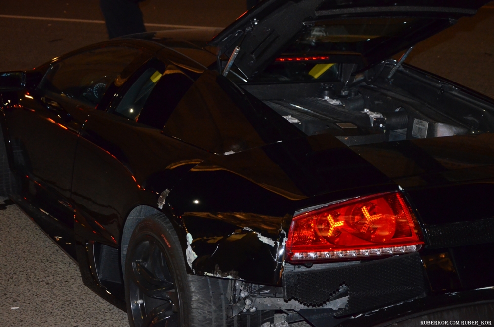 Lamborghini припарковался в витрине ЦУМа 2014г Москва
