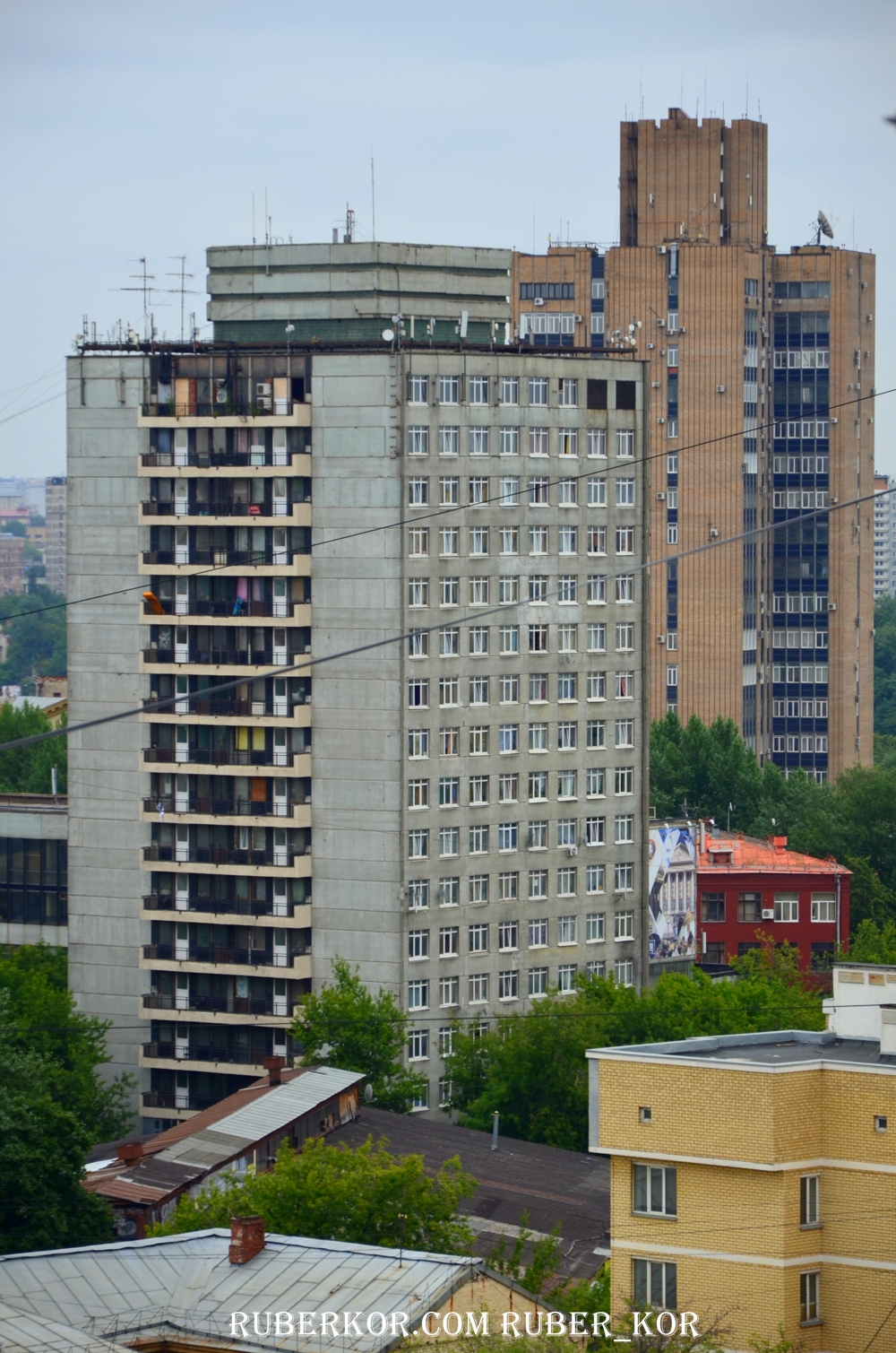 Виды с Крышт жилого дома с рекламным щитом Peugeot Москва 2014г.