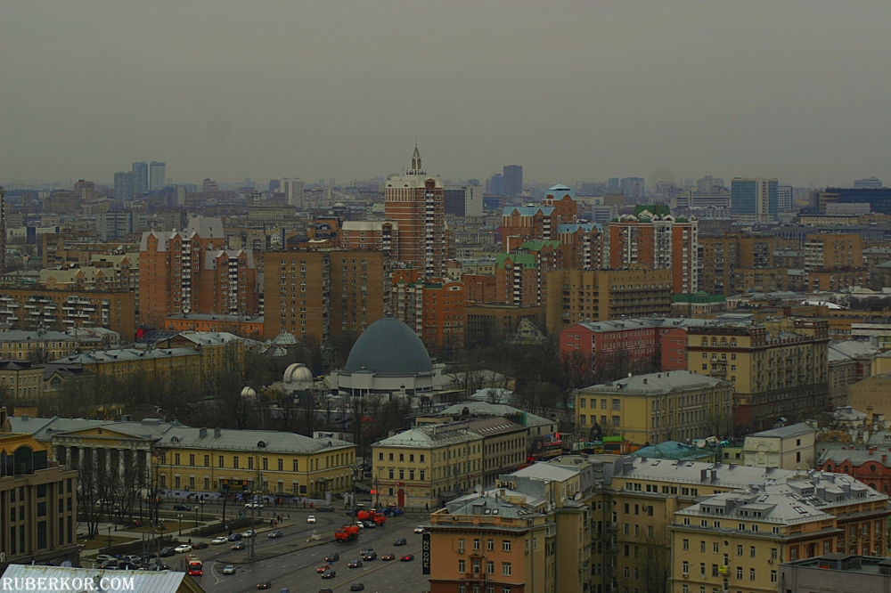 Виды с крыши с одного из высотных домов в центре города Москвы 2014г 