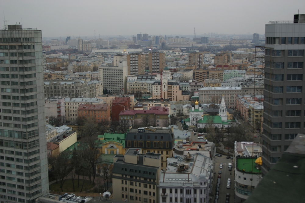 Виды с крыши с одного из высотных домов в центре города Москвы 2014г 