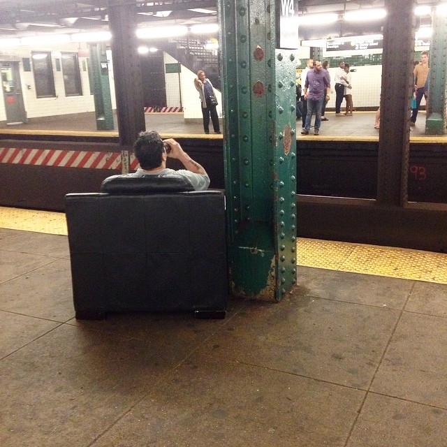 В метро со своим креслом