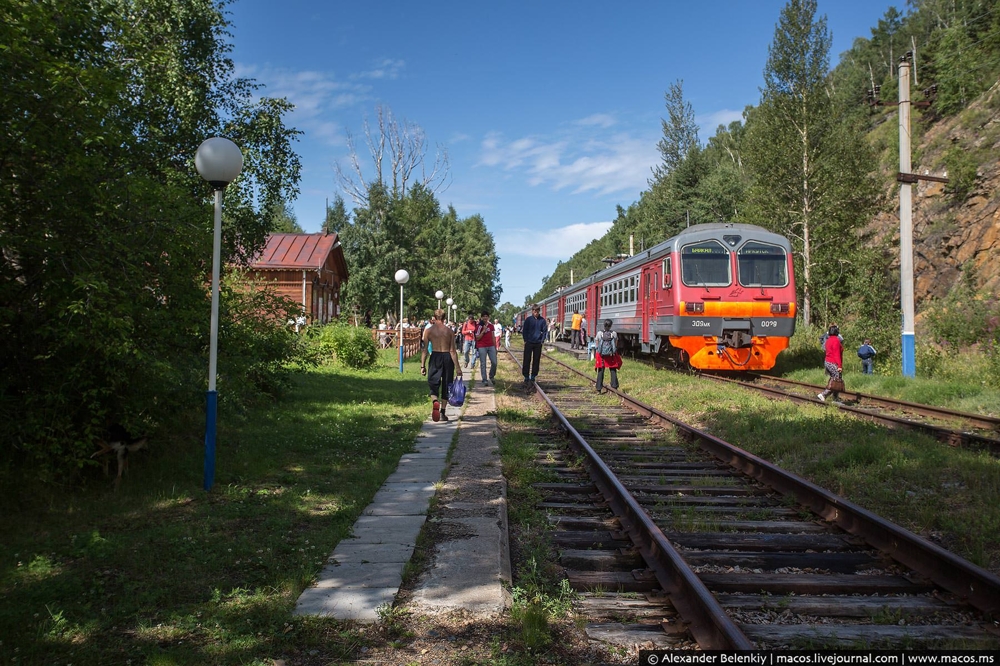 Необычная электричка на берегах Байкала