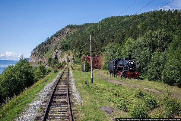 Необычная электричка на берегах Байкала