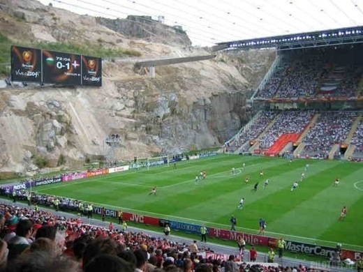 Невероятное футбольное поле в Монако