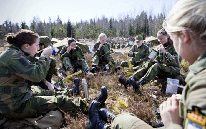 Норвежские военные девушки