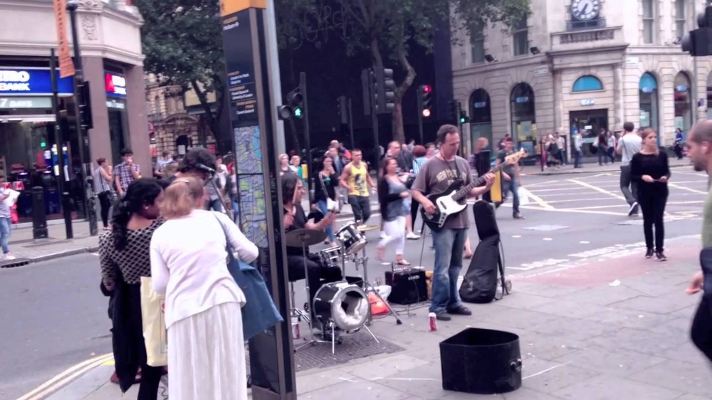 Californication в исполнении неизвестной стрит рок группы в Лондоне 