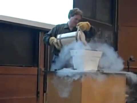 ОЧЕНЬ разозлился!!! учитель уничтожает ноутбук жидким азотом 
