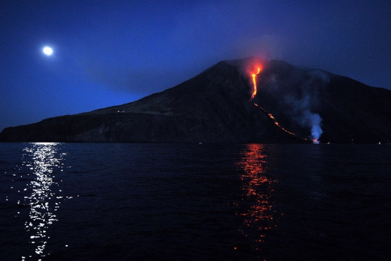 Извержение вулкана Стромболи