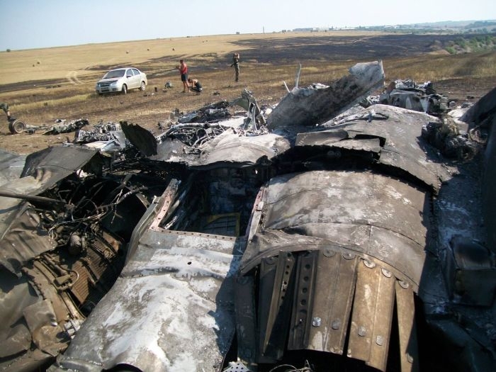 Фото с места падения сбитого МИГ-29 ВВС Украины