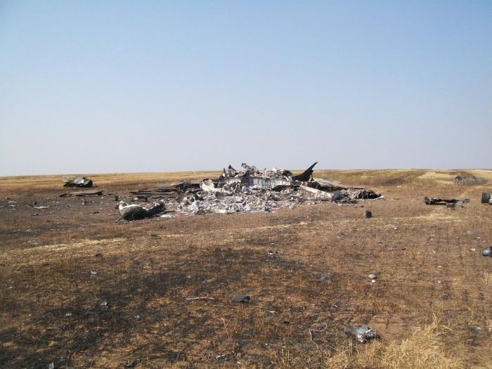 Фото с места падения сбитого МИГ-29 ВВС Украины